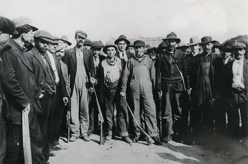 Photograph of armed striking miners, 1914